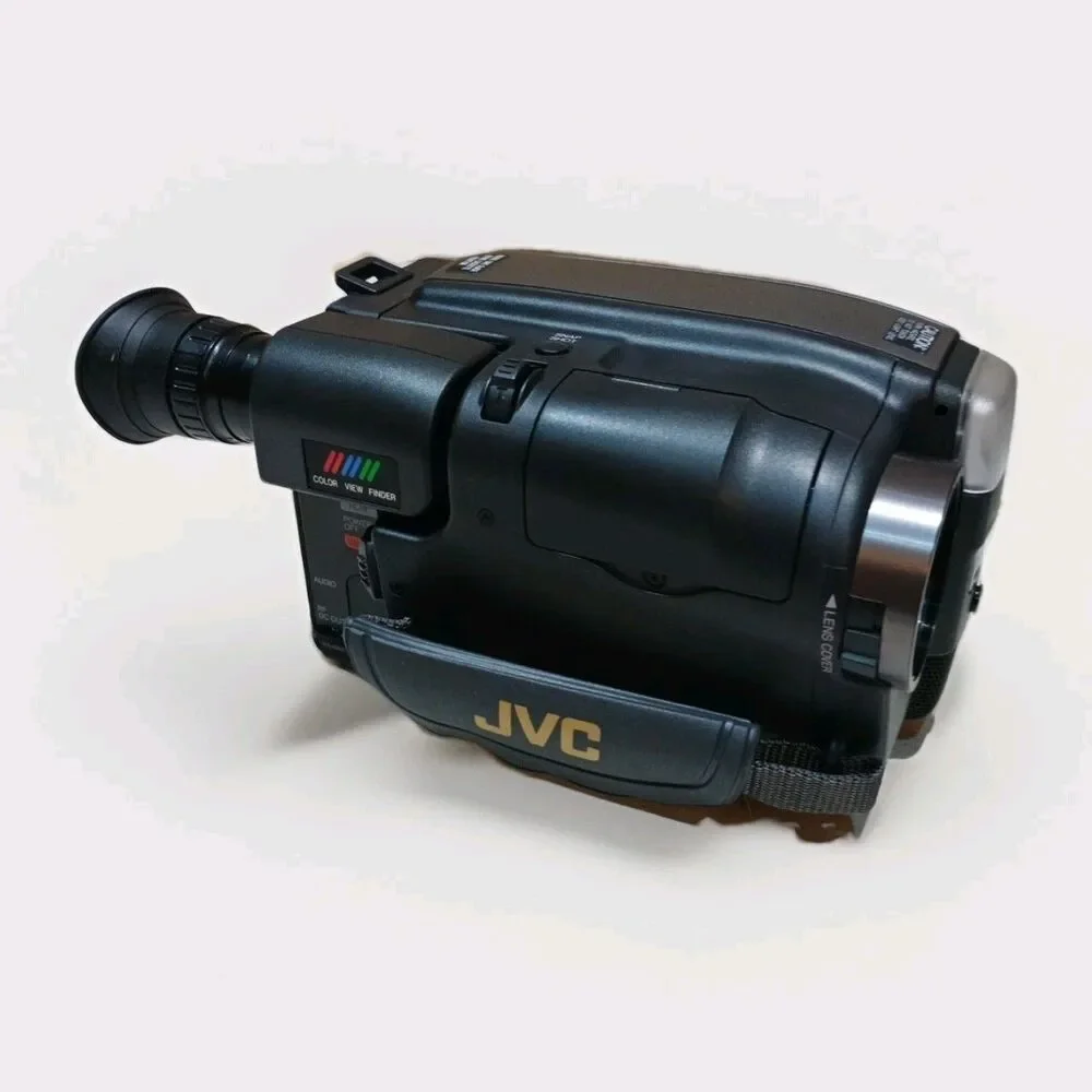 JVC GR-AX800 Compact VHS Video Camcorder With Case 3 Tapes Remote Battery Etc